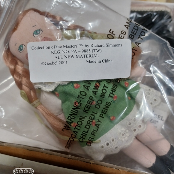 Collection of Masters by Richard Simmons Beautiful Doll with stool - Picture 4 of 9